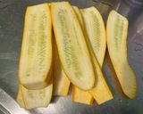 Une image de l'étape 6 de Poivrons bicolores et courgettes jaunes grillés aux épices.