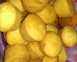 A picture of step 4 of Vanilla Cup cakes(with out cake linners/papers).