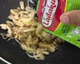 Foto langkah ke 3 dari resep Mushroom Buttery Rice Bowl.
