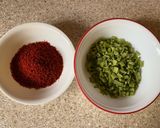 A picture of step 1 of Runner bean pickle.