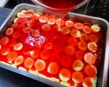 Túrós-banános-epres piskóta recept fázis 6 fotója