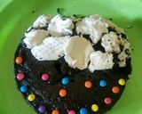 A picture of step 1 of Oreo biscuit cake.