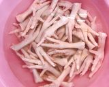 Hình bước làm 1 của món Chân Gà Ngâm Sả Tắc