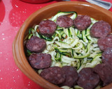 Foto del paso 4 de la receta: Nidos de calabacín y butifarra negra