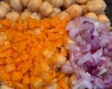 Foto del paso 2 de la receta: Ensaladilla de garbanzos y mejillones en escabeche