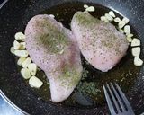 Foto del paso 7 de la receta: Filetes de pechuga A la plancha con Setas y Champiñones😋🍽