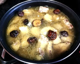 Foto del paso 3 de la receta: Alubia con costillas de cerdo en salsa shiitake a Scotch Whisky