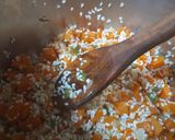Foto del paso 3 de la receta: Arroz con calabaza y huevo a la plancha (Instant Pot)