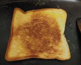 Foto langkah ke 1 dari resep Scrambled egg avocado toast.