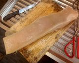 รูปขั้นตอนการทำที่ 1 ของ หมูกรอบ+มันบดราดซอสเกรวี่