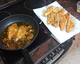 Foto del paso 3 de la receta: Gallo al aroma de Cookpad con ensalada