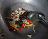Foto langkah ke 5 dari resep Ikan asin telang asam manis.