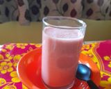 A picture of step 3 of Strawberry Lassi.