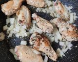 Foto del paso 3 de la receta: Arroz con pollo y setas