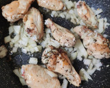 Foto del paso 3 de la receta: Arroz con pollo y setas