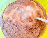Foto del passaggio 3 della ricetta Ciambellone bicolore veloce