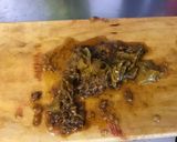 Une image de l'étape 4 de Galettes de porc épicées aux fanes de radis, herbes et tomate.