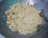 Foto langkah ke 4 dari resep Nasi Goreng Bumbu Kuning Pedas.