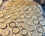 Foto del paso 3 de la receta: BIZCOCHITOS VEGANOS tipo crackers 🌱 pocos ingredientes 🤝🏻