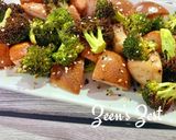 A picture of step 5 of Air Fryer Broccoli and Red Pears Roast.