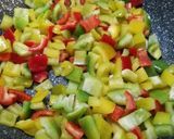 Foto del passaggio 2 della ricetta Pasta con peperoni e olive