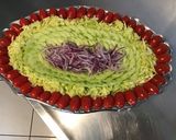 Une image de l'étape 7 de Salade de concombre, courgette râpée, oignon rouge, tomates cerises et burrata au persil.