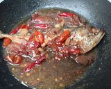 Foto langkah ke 4 dari resep Tumis Ikan Asin peda.