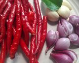 Foto langkah ke 2 dari resep Balado Cumi Asin.