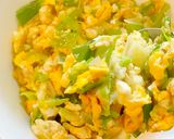 รูปขั้นตอนการทำที่ 6 ของ ต้นหอมผัดไข่