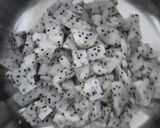 A picture of step 2 of Dragon fruit lemonade.