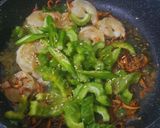 Gambar langkah 3 resipi Peria Tumis Udang.