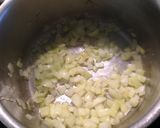Foto langkah ke 2 dari resep Risotto Milanese.