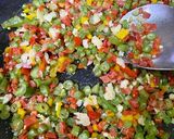 A picture of step 3 of Veggies macaroni.