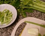 Foto del paso 3 de la receta: Pollo al apio con papas y zanahorias