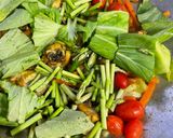 Gambar langkah 7 resipi Ayam Goreng Kunyit Bersayur.