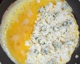 Foto del paso 3 de la receta: 🥚🍚🧀 Omelette de arroz - Bomba de huevo rellena de arroz al roquefort 🧀🍚🥚