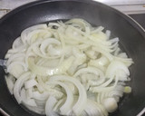 Foto del paso 1 de la receta: Filetes cinta de lomo de cerdo encebollado