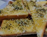 Foto langkah ke 4 dari resep Garlic parsley cheese bread.