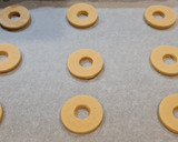 Foto del paso 5 de la receta: Aros de chocolate blanco y chocolate con leche