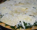 Foto del paso 5 de la receta: Pizza de espinaca a los tres quesos