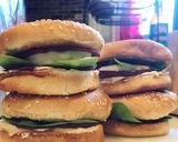 Foto langkah ke 3 dari resep Burger Telur Ceplok Bekal Anak.