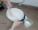 Foto del paso 3 de la receta: Brazo gitano de claras relleno de crema de pistacho y bañado en chocolate