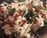 Foto del paso 4 de la receta: Burritos picantes de pollo deshilachado