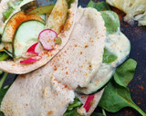 Foto del paso 8 de la receta: Pita sándwich de hummus y pepino🥙🥙