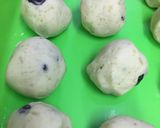 Foto langkah ke 3 dari resep Kue Mochi Ubi Isi Kismis さつまいもとレーズンのおやき.