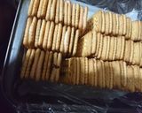 A picture of step 2 of Rio biscuit chocolate cake.