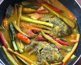 Foto langkah ke 6 dari resep Mujair Bumbu Kuning.