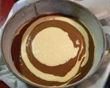 Foto del paso 7 de la receta Bizcocho cebra borracho de naranja y chocolate
