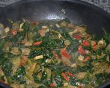 Foto del paso 3 de la receta: Empanada de espinacas, trufa y parmesano