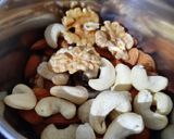 ડેટસ બનાના મિલ્કશેક (Dates Banana Milkshake Recipe In Gujarati) રેસીપી સ્ટેપ1ફોટો